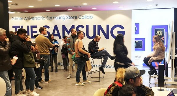 samsung-dibujante-con-movil