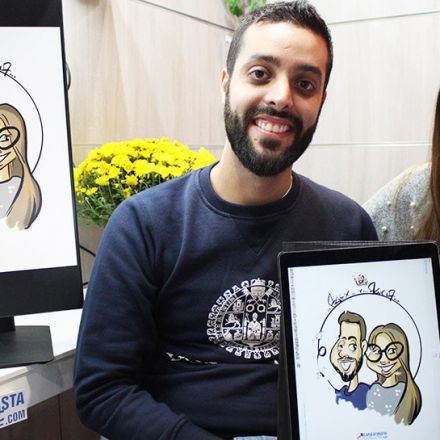 caricaturista en feria