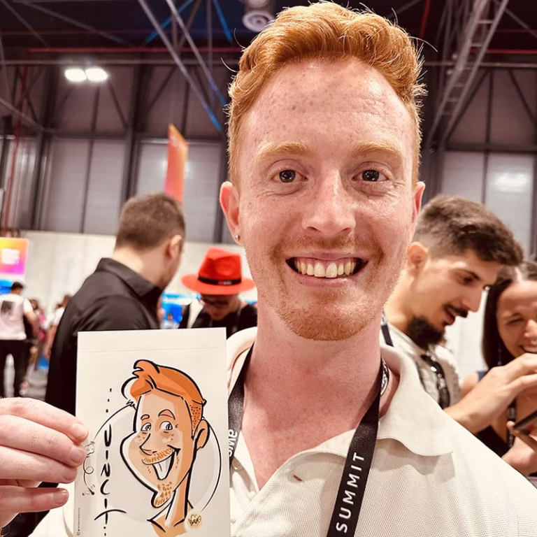 chico con caricatura en directo