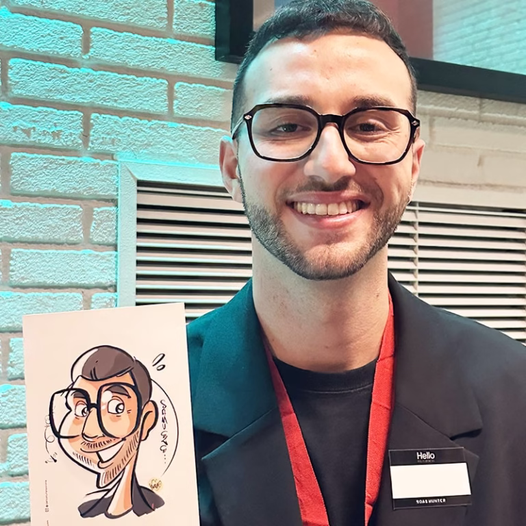 chico con su caricatura